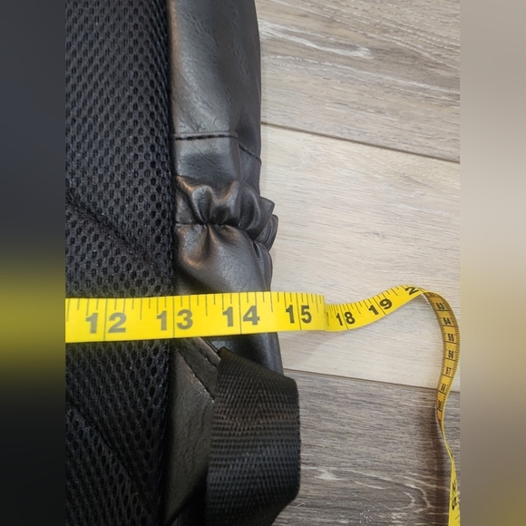 Jeep Vintage Black Leather Buluo Backpack for Men - Picture 3 of 13